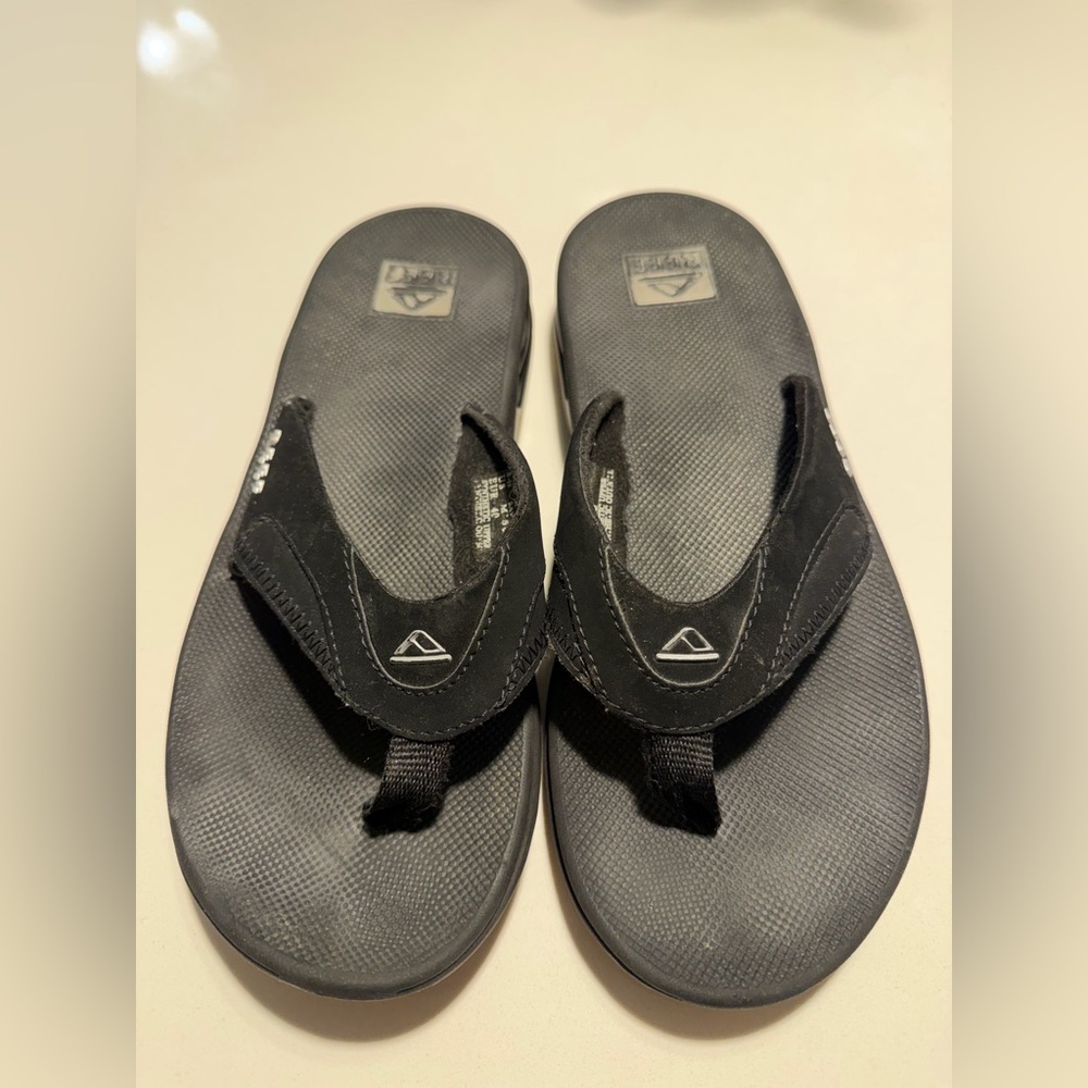 Reef Black Fanning Flip Flops men Sz 8 women Sz 9.5